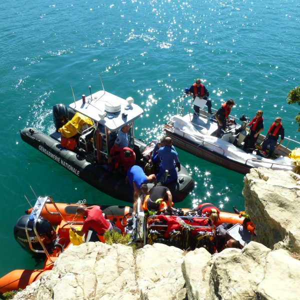 Exercice de cohésion entre les plongeurs du SDIS et de la Gendarmerie, à Esparron-de-Verdon